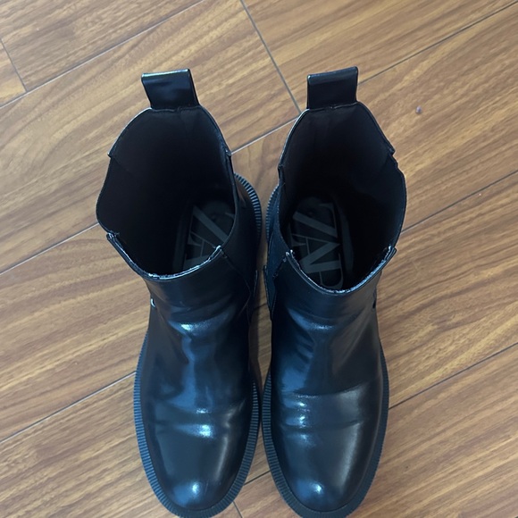 Women’s Black Chelsea Boots - Picture 4 of 5